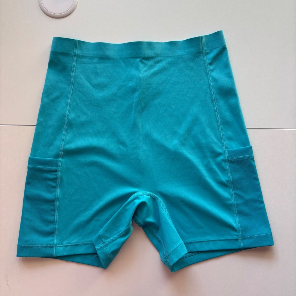 Greyson Women's Turquoise Blue Athletic Biker Shorts With Pockets - Size‎ Small
